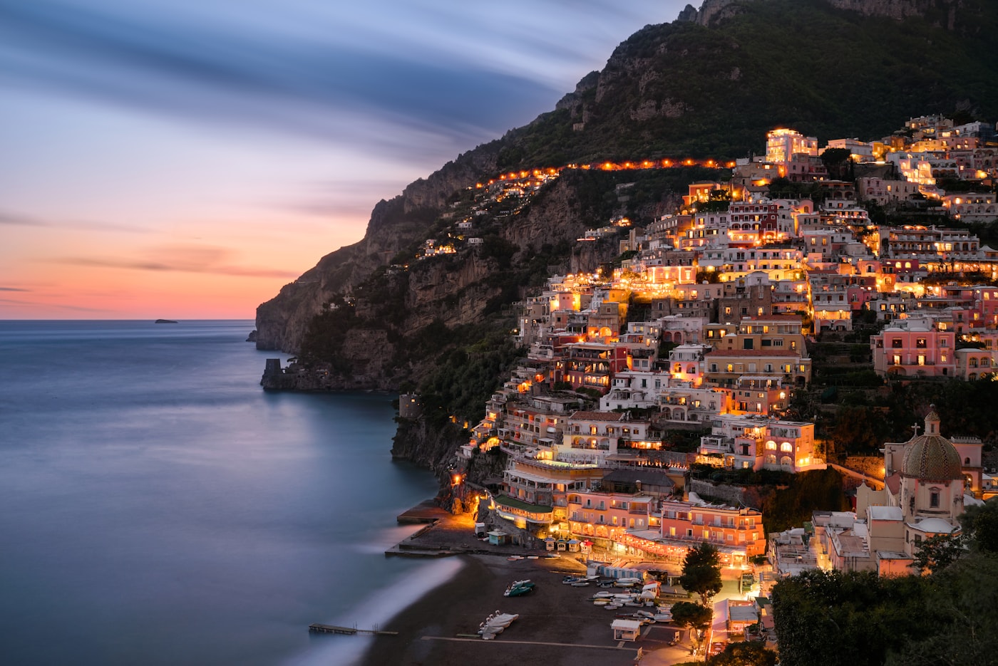 Positano an der Amalfiküste im warmen Abendlicht