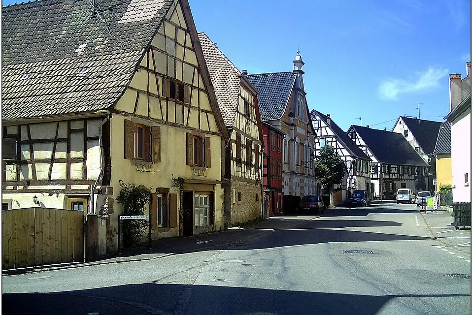 Stimmungsvolle Reiseansicht aus Elsass für Beste Reisezeit für eine Busreise Elsass – Reiseguide
