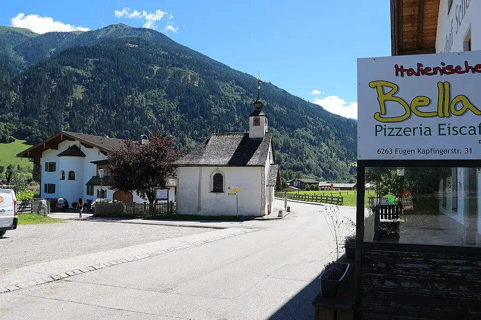 Stimmungsvolle Reiseansicht aus Zillertal für Busreise Zillertal mit Halbpension – Reisecheck