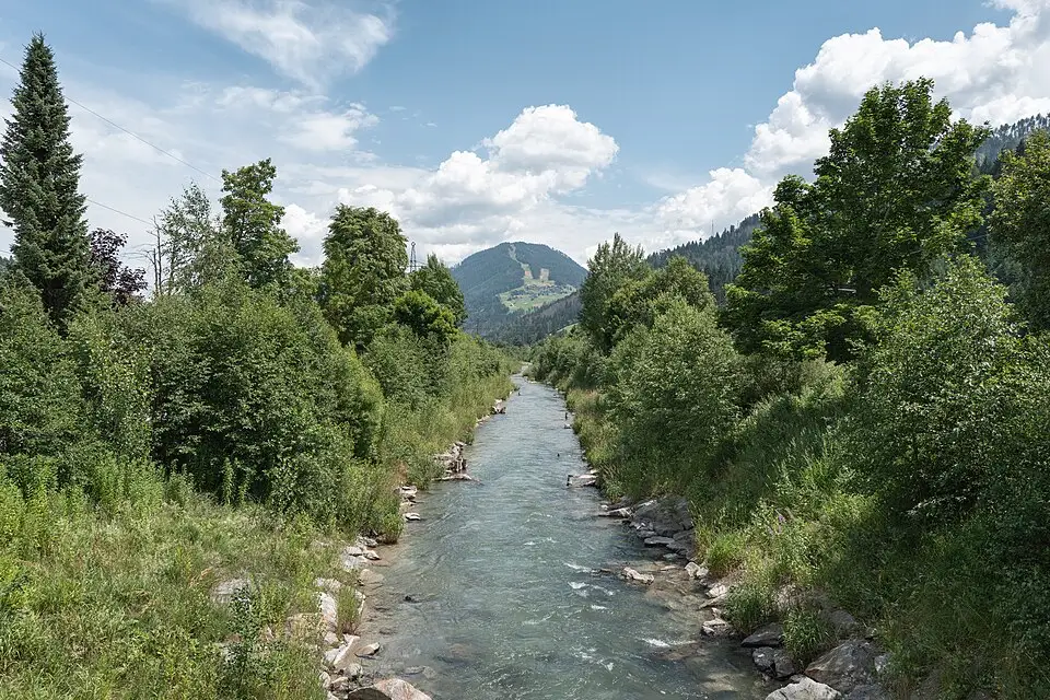 Stimmungsvolle Reiseansicht aus Tirol für Busreise Tirol mit Rollator – Dauer & Komfort