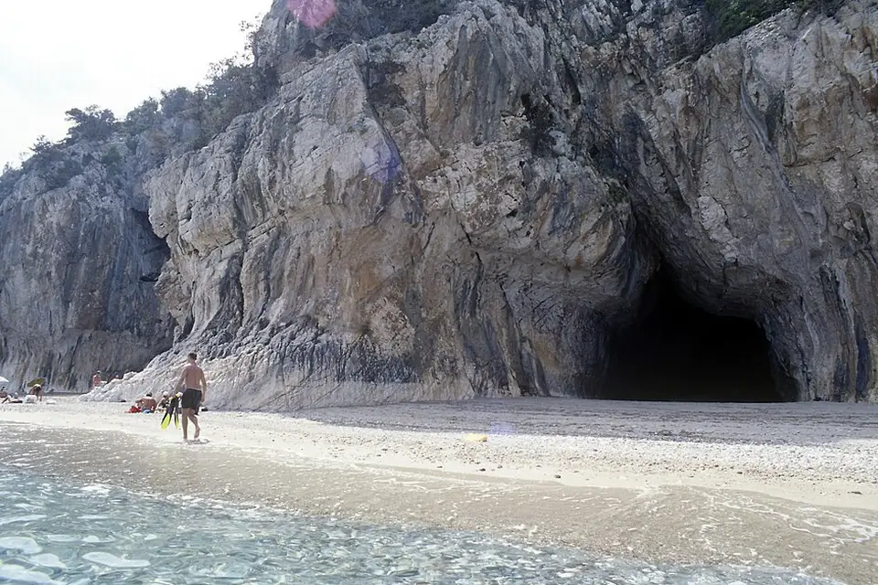 Stimmungsvolle Reiseansicht aus Sardinien für Vereinsreise Sardinien mit dem Bus – Tipps zur Auswahl