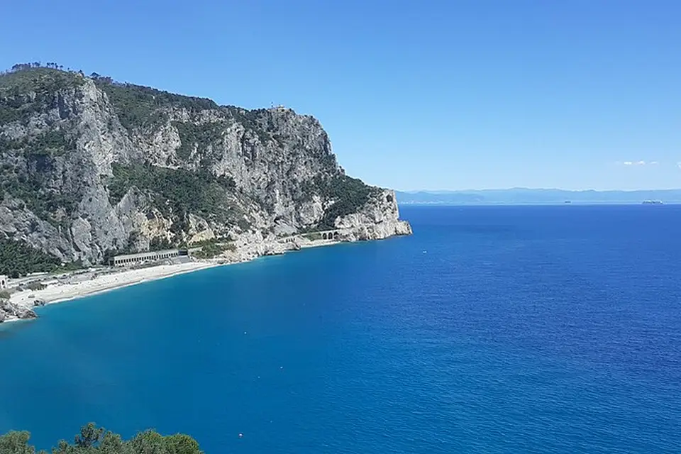 Stimmungsvolle Reiseansicht aus Ligurien für Busreise Ligurien für Senioren mit Haustürabholung – Reiseguide