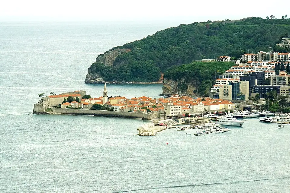 Stimmungsvolle Reiseansicht aus Montenegro für Erlebnisreise Montenegro mit dem Bus – ehrlich eingeordnet
