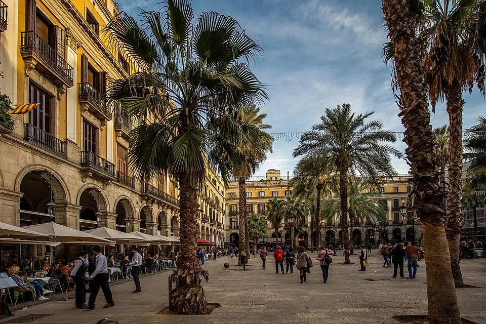 Stimmungsvolle Reiseansicht aus Barcelona für Gruppenreise Barcelona mit dem Bus – Reisecheck