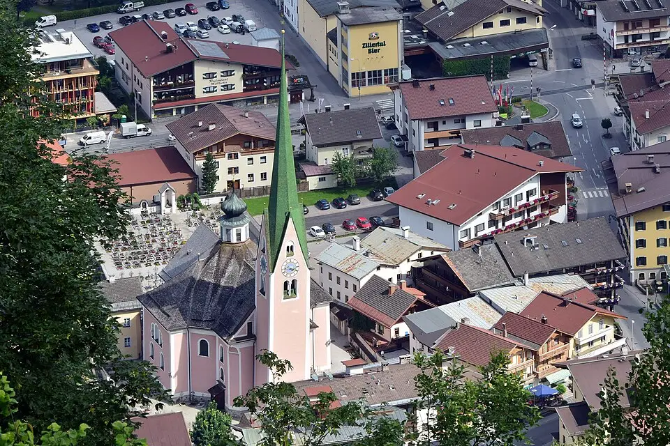 Stimmungsvolle Reiseansicht aus Zillertal für Naturreise Zillertal mit dem Bus – Reiseguide