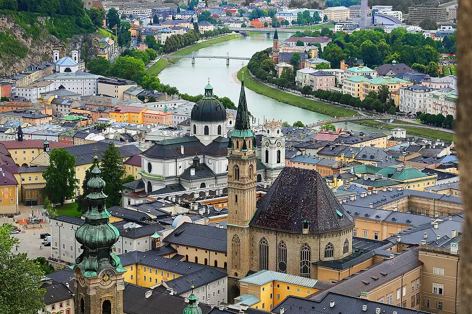 Authentischer Reisemoment in Salzburg – passend zu Busreise Salzburg ab Frankfurt – Tipps zur Auswahl