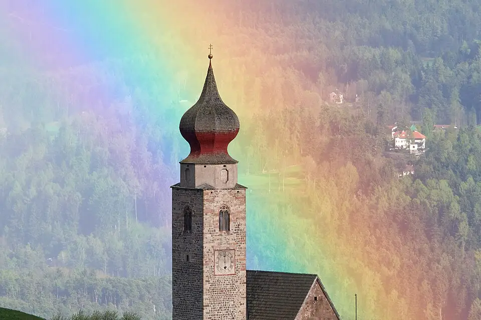 Stimmungsvolle Reiseansicht aus Südtirol für Busreise Südtirol ab Frankfurt – Reisecheck