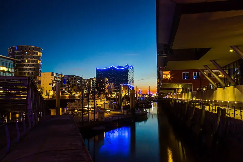 Authentischer Reisemoment in Hamburg – passend zu Kulturreise Hamburg mit dem Bus – Tipps zur Auswahl