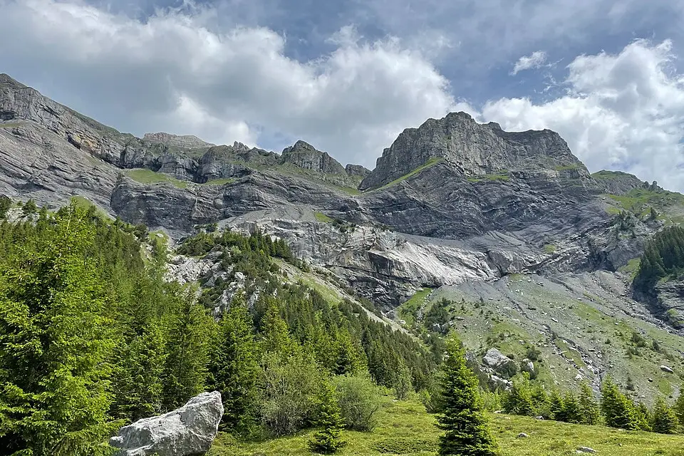 Stimmungsvolle Reiseansicht aus Berner Oberland für Standortreise Berner Oberland mit dem Bus – Reisecheck