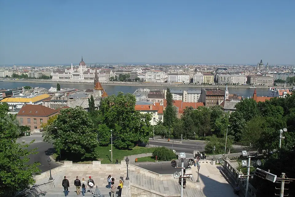 Stimmungsvolle Reiseansicht aus Budapest für Busreise Budapest im Winter – Reisecheck