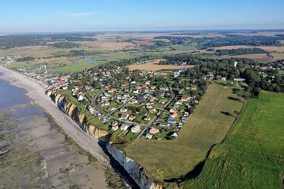 Authentischer Reisemoment in Normandie – passend zu Busreise Normandie ab Berlin – Dauer & Komfort