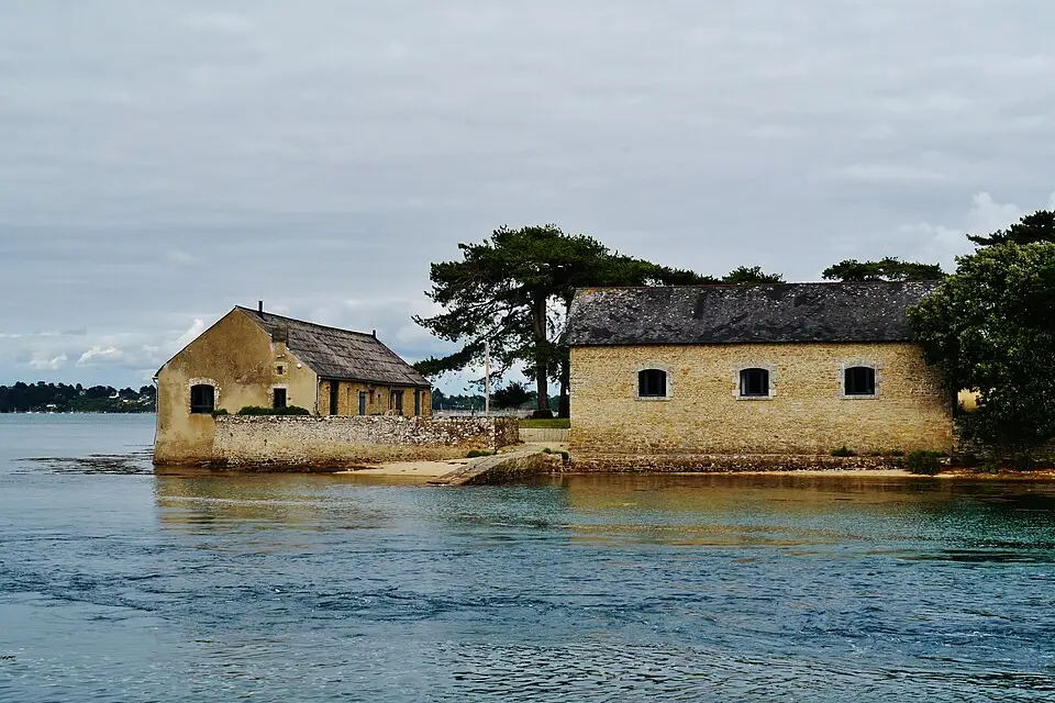 Authentischer Reisemoment in Bretagne – passend zu Busreise Bretagne mit Panoramabahn – Reiseguide