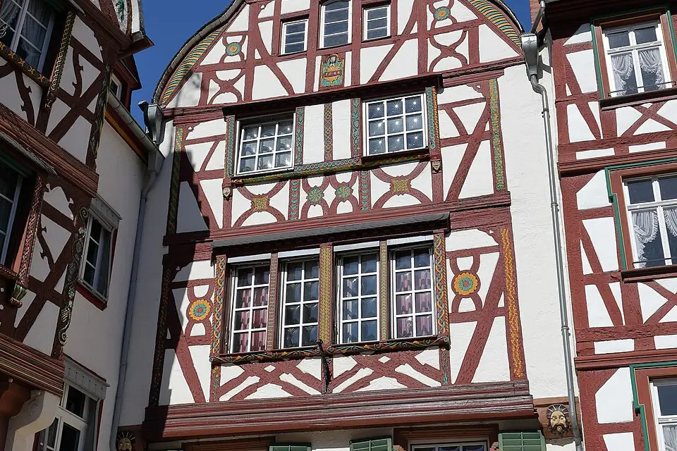 Stimmungsvolle Reiseansicht aus Mosel für Busreise Mosel mit Rollator – ehrlich eingeordnet