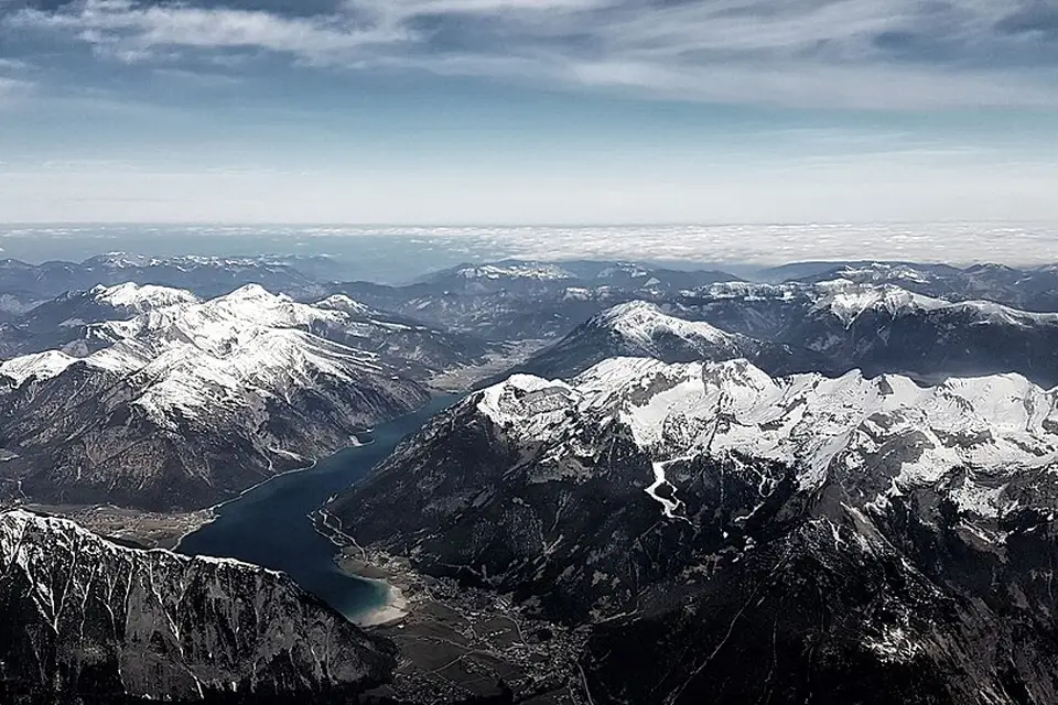 Stimmungsvolle Reiseansicht aus Tirol für Busreise Tirol ab Berlin – Tipps zur Auswahl