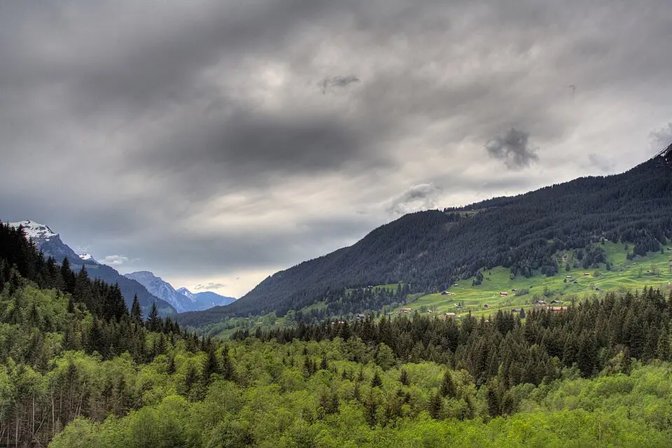 Landschaft und Sehenswürdigkeiten in Berner Oberland für Gruppenreise Berner Oberland mit dem Bus – ehrlich eingeordnet
