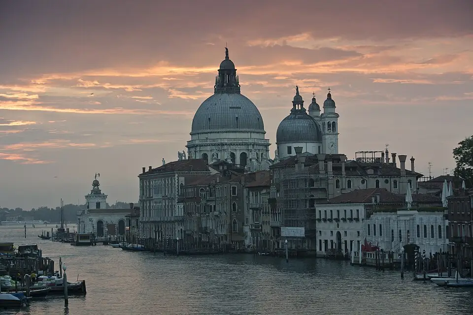 Stimmungsvolle Reiseansicht aus Venedig für Busreise Venedig mit Halbpension – ehrlich eingeordnet