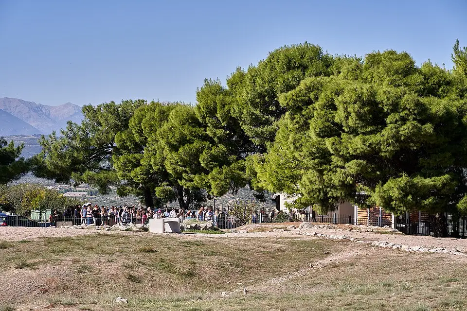 Stimmungsvolle Reiseansicht aus griechischem Festland für Wellnessreise Griechisches Festland mit dem Bus – Dauer & Komfort