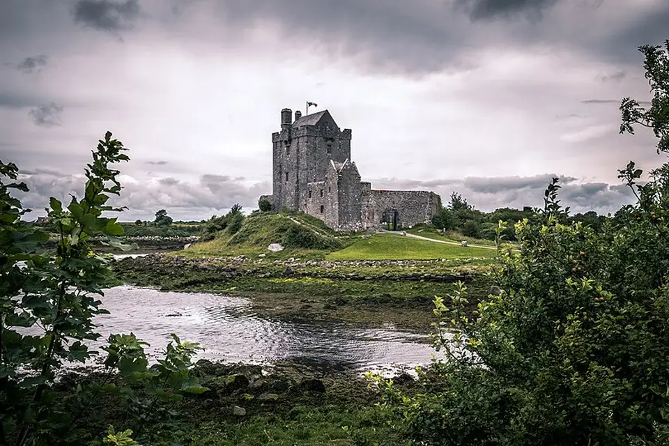 Stimmungsvolle Reiseansicht aus Irland für Busreise Irland ab Hamburg – Reiseguide