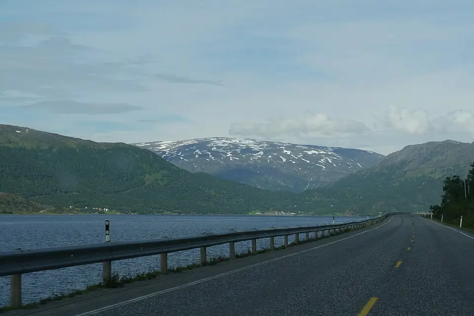 Authentischer Reisemoment in Nordkap – passend zu Busreise Nordkap für Paare – Dauer & Komfort