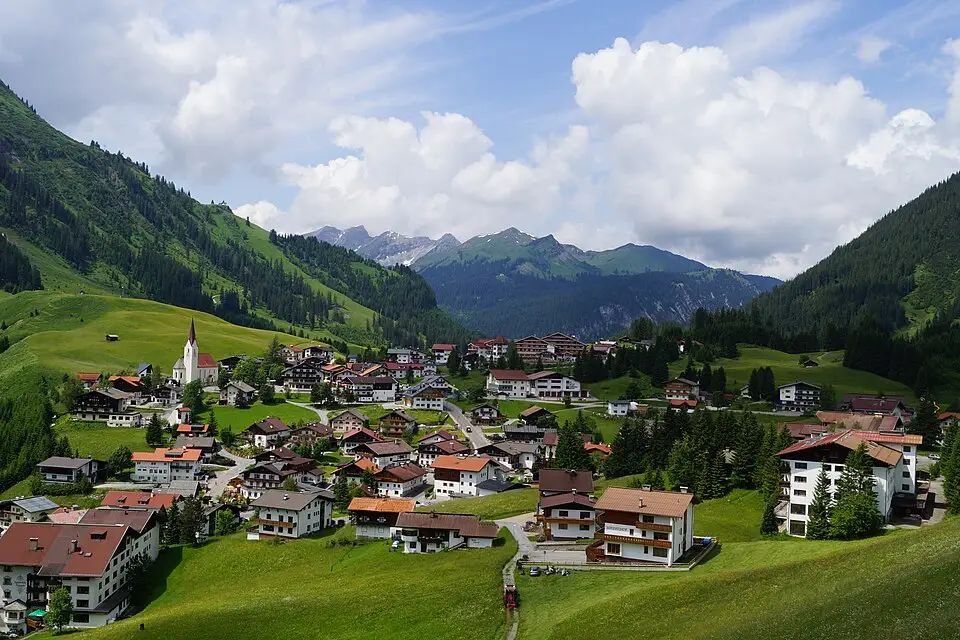Authentischer Reisemoment in Tirol – passend zu Erlebnisreise Tirol mit dem Bus – Tipps zur Auswahl