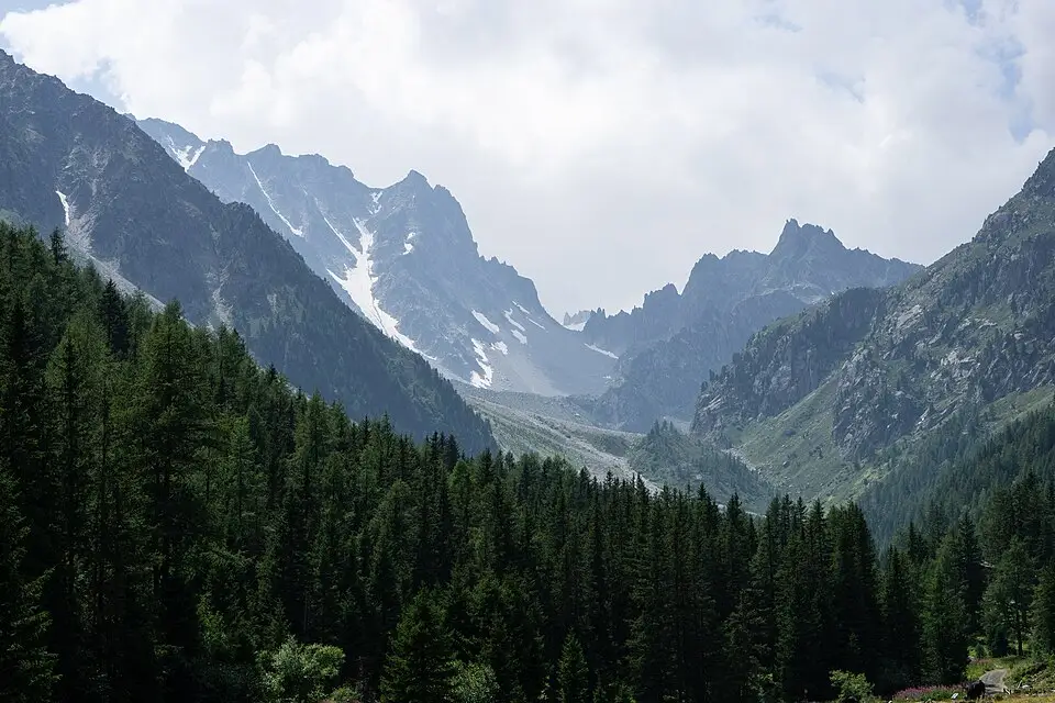 Stimmungsvolle Reiseansicht aus Wallis für Gruppenreise Wallis mit dem Bus – Reisecheck