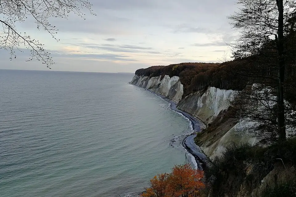 Stimmungsvolle Reiseansicht aus Rügen für Wellnessreise Rügen mit dem Bus – ehrlich eingeordnet