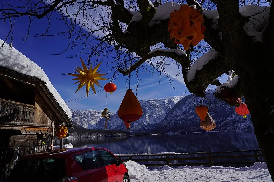 Stimmungsvolle Reiseansicht aus Salzkammergut für Busreise Salzkammergut im Frühling – Reisecheck