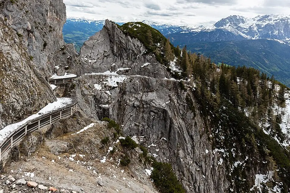 Stimmungsvolle Reiseansicht aus Salzburg für Busreise Salzburg im Winter – ehrlich eingeordnet