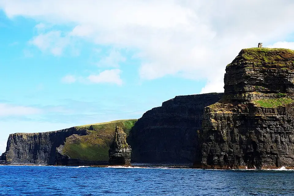 Stimmungsvolle Reiseansicht aus Irland für Busreise Irland mit Schifffahrt – Reiseguide