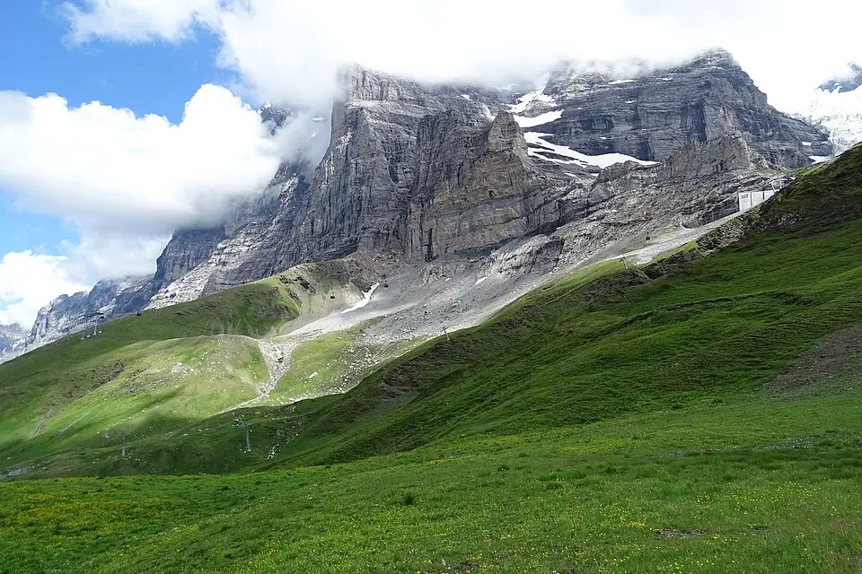 Authentischer Reisemoment in Berner Oberland – passend zu Busreise Berner Oberland für Senioren – Tipps zur Auswahl