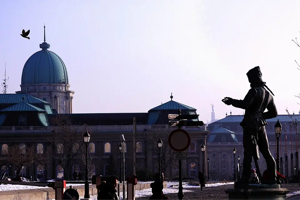 Stimmungsvolle Reiseansicht aus Budapest für Standortreise Budapest mit dem Bus – ehrlich eingeordnet