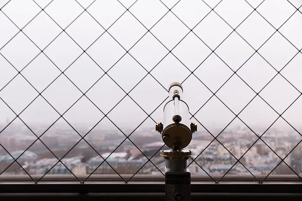 Authentischer Reisemoment in Paris – passend zu Busreise Paris mit 4-Sterne-Hotel – Dauer & Komfort