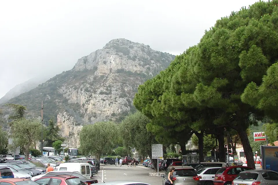 Stimmungsvolle Reiseansicht aus Provence für Busreise Provence mit Haustürabholung – Reisecheck