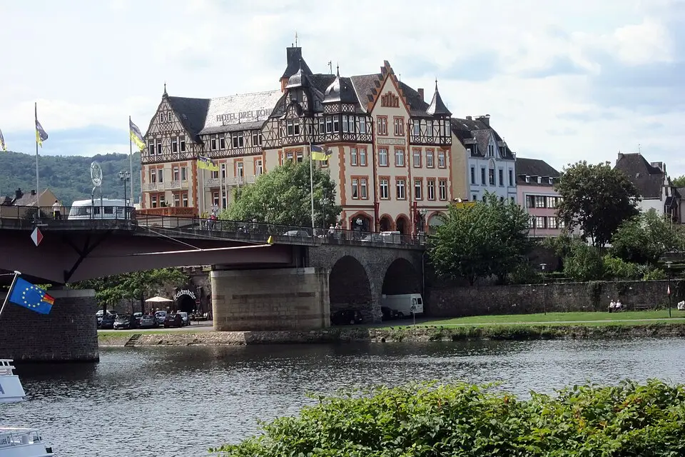 Stimmungsvolle Reiseansicht aus Mosel für Kurzreise Mosel mit dem Bus – Route & Leistungen