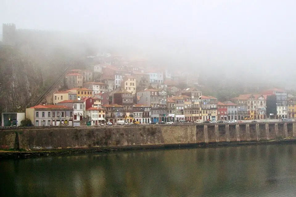 Stimmungsvolle Reiseansicht aus Portugal Rundreise für Busreise Portugal ohne Nachtfahrt – Dauer & Komfort