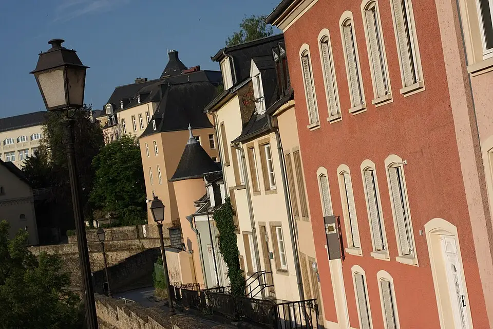 Stimmungsvolle Reiseansicht aus Luxemburg für Busreise Luxemburg mit Rollator – ehrlich eingeordnet