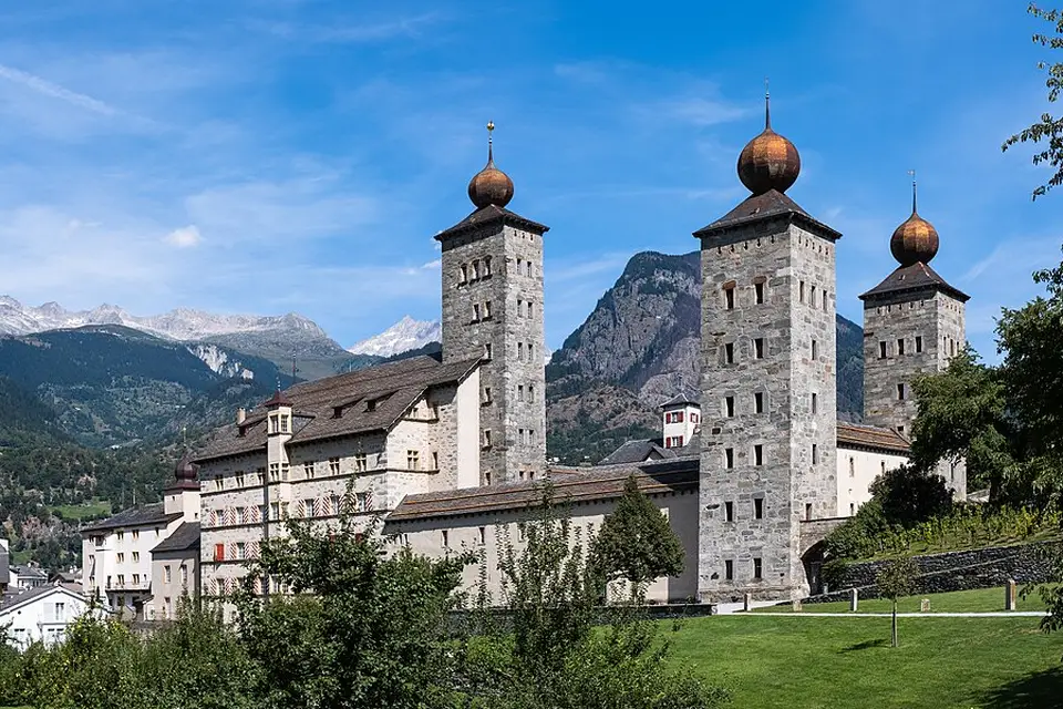 Landschaft und Sehenswürdigkeiten in Wallis für Busreise Wallis mit Schifffahrt – Reiseguide
