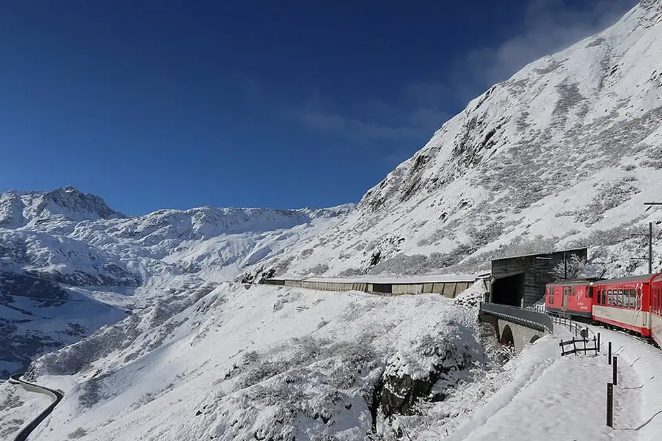 Stimmungsvolle Reiseansicht aus Wallis für Weihnachtsreise Wallis mit dem Bus – ehrlich eingeordnet
