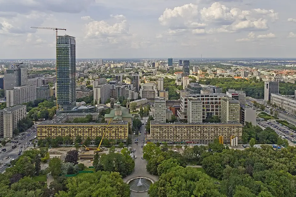 Authentischer Reisemoment in Warschau – passend zu Busreise Warschau ab Berlin – Reiseguide