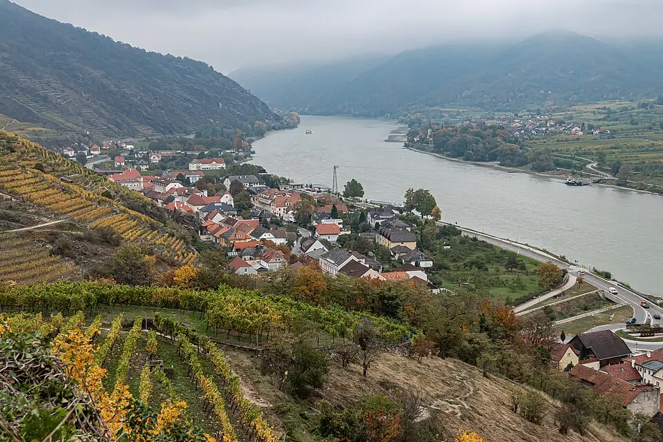 Authentischer Reisemoment in Wachau – passend zu Busreise Wachau mit Haustürabholung – Dauer & Komfort