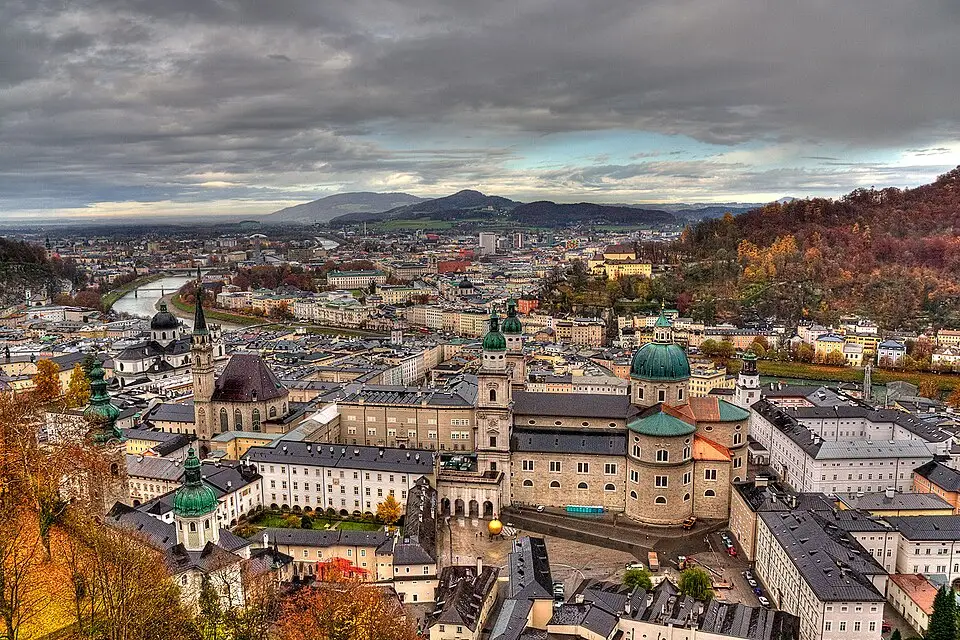 Authentischer Reisemoment in Salzburg – passend zu Busreise Salzburg ab Berlin – Tipps zur Auswahl