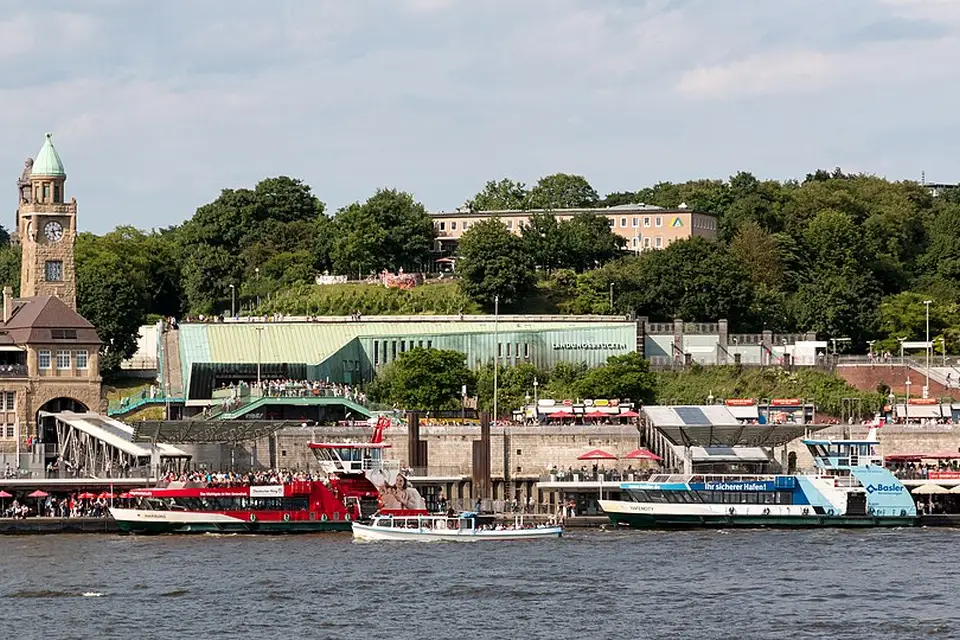 Landschaft und Sehenswürdigkeiten in Hamburg für Premium Busreise Hamburg – Route & Leistungen