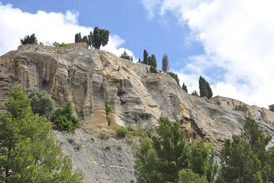 Stimmungsvolle Reiseansicht aus Provence für Busreise Provence für Senioren mit Haustürabholung – Reiseguide