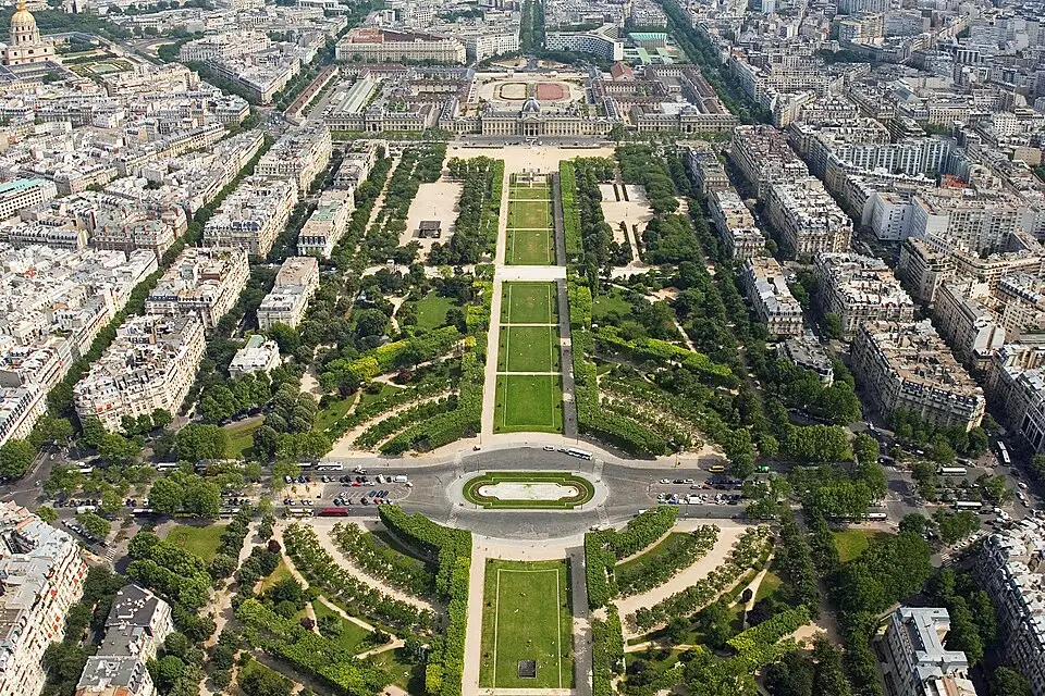 Authentischer Reisemoment in Paris – passend zu Vereinsreise Paris mit dem Bus – Tipps zur Auswahl