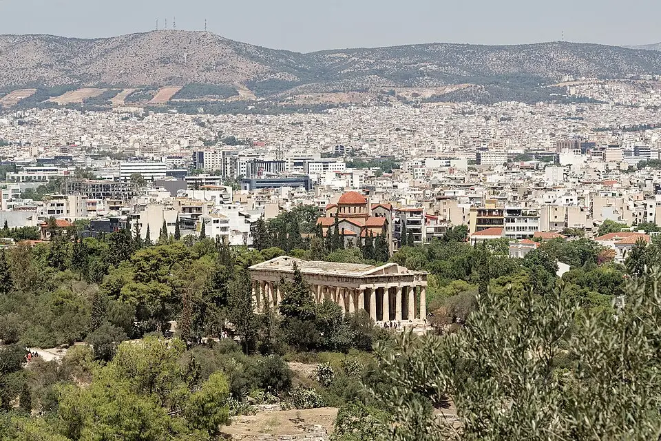 Stimmungsvolle Reiseansicht aus Athen für Barrierearme Busreise Athen – Tipps zur Auswahl