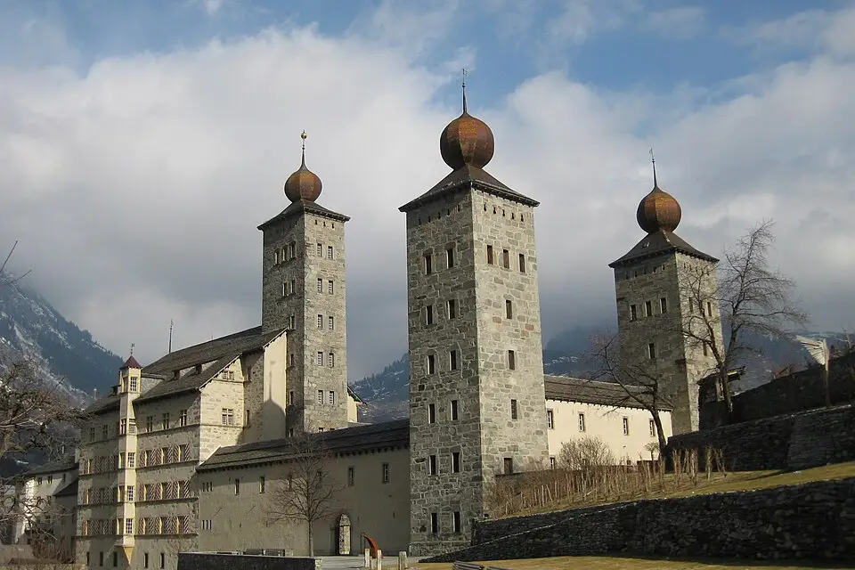 Landschaft und Sehenswürdigkeiten in Wallis für Busreise Wallis in kleiner Gruppe – Reisecheck
