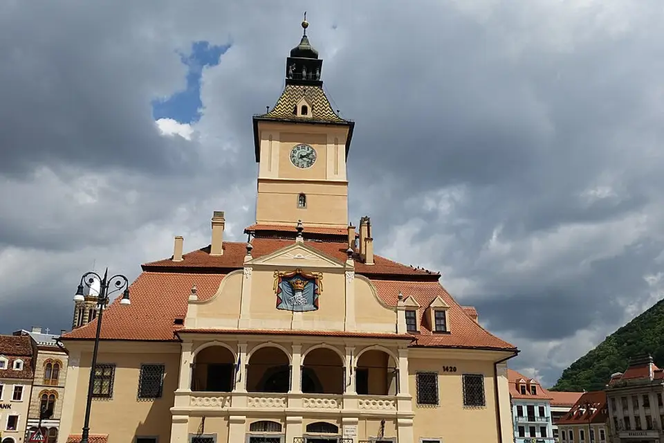 Stimmungsvolle Reiseansicht aus Siebenbuergen für Kurzreise Siebenbürgen mit dem Bus – Tipps zur Auswahl