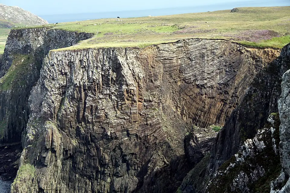 Stimmungsvolle Reiseansicht aus Schottland für Kurzreise Schottland mit dem Bus – Tipps zur Auswahl