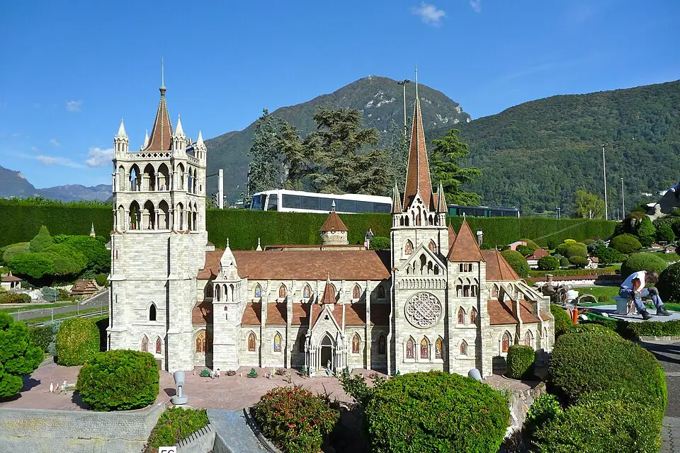 Stimmungsvolle Reiseansicht aus Tessin für Naturreise Tessin mit dem Bus – Reisecheck