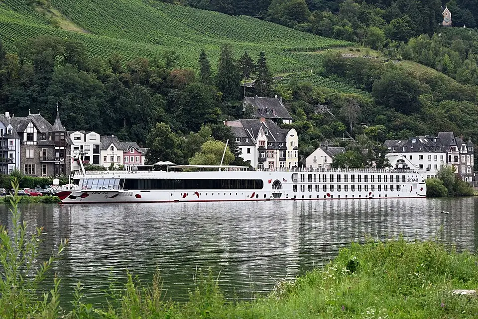 Authentischer Reisemoment in Mosel – passend zu Busreise Mosel für Paare – Dauer & Komfort